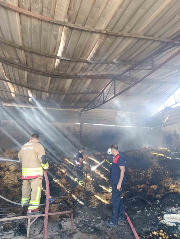 REYHANLI’DA SAMANLIK YANGINI