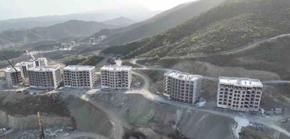 GÜLDEREN MAHALLESİ’NDE 2.ETAP TOKİ KONUTLARI YÜKSELİYOR