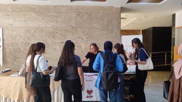 TERÖR POLİSİ ÜNİVERSİTE ÖĞRENCİLERİNE TERÖR TUZAĞINI ANLATTI