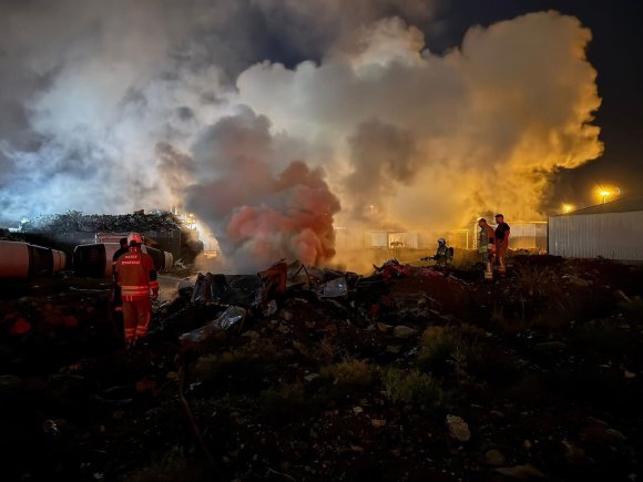 ANTAKYA’DA HURDALIK YANGINI