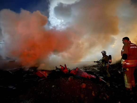 ANTAKYA’DA HURDALIK YANGINI