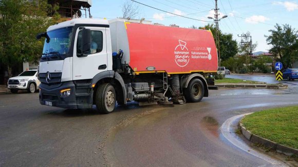 KAHRAMANMARAŞ’TA YAĞIŞ SONRASI TEMİZLİK