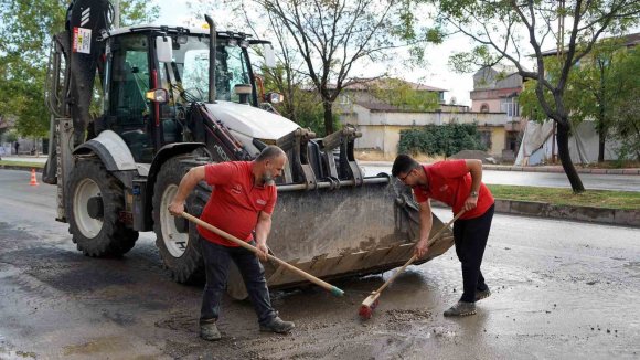 KAHRAMANMARAŞ’TA YAĞIŞ SONRASI TEMİZLİK