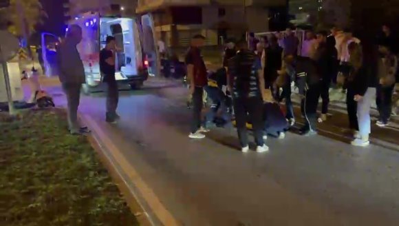 ANTALYA’DA ’U’ DÖNÜŞÜ YAPAN OTOMOBİLLE ÇARPIŞAN MOTOSİKLET SÜRÜCÜSÜ YARALANDI