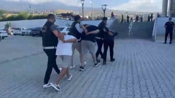 ARSUZ’DA KASTEN YARALAMA OLAYI ŞÜPHELİSİ 4 KİŞİ YAKALANDI