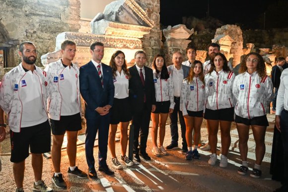 AVRUPA’NIN EN İYİ KÜREKÇİLERİ ANTALYA’DA YARIŞIYOR