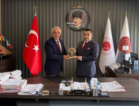 ANAMUR BAŞSAVCISI ÇATLI:"BU VATAN, CANLARINI GÖZÜNÜ KIRPMADAN FEDA EDEN KAHRAMANLARIMIZIN MİRASI ÜZERİNDE YÜKSELİYOR"