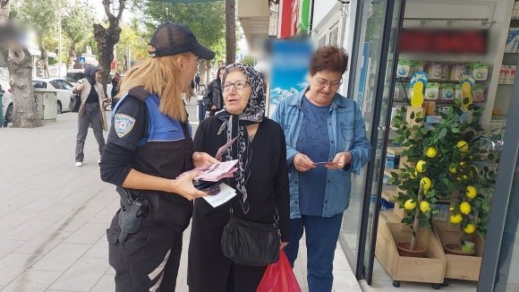 BURDUR POLİSİ KADES VE DOLANDIRICILIĞA KARŞI VATANDAŞLARI BİLGİLENDİRDİ
