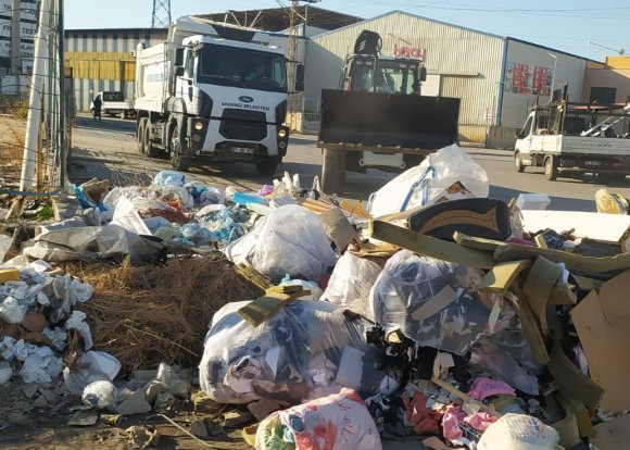 AKDENİZ’DE ATIK TOPLAMA ÇALIŞMALARI HAFTA SONU DA DEVAM EDİYOR