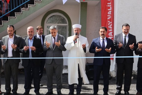 DEPREMİN ARDINDAN İNŞA EDİLEN 105. CAMİ İBADETE AÇILDI