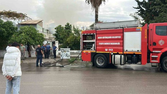 MÜSTAKİL EV ALEVLERE TESLİM OLDU