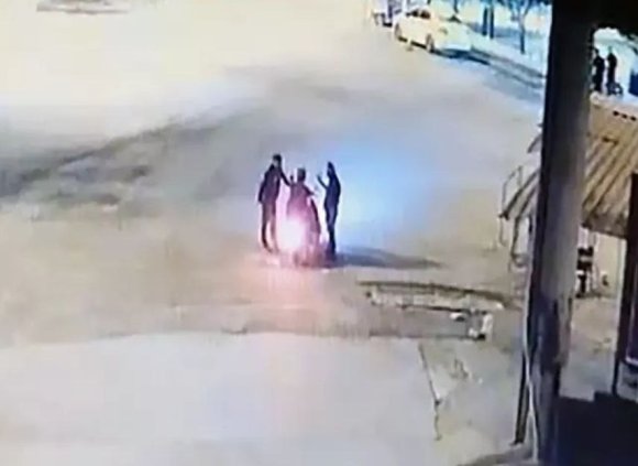 ÖLDÜRÜLEN 3 ÇOCUK BABASINA TUZAK KURULDU İDDİASI: BIÇAKLANDIĞI ANLAR ORTAYA ÇIKTI