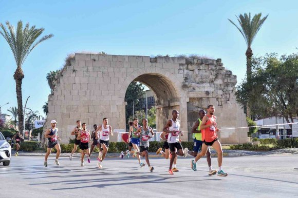 MERSİN’DE ’ULUSLARARASI TARSUS YARI MARATONU’ HEYECANI
