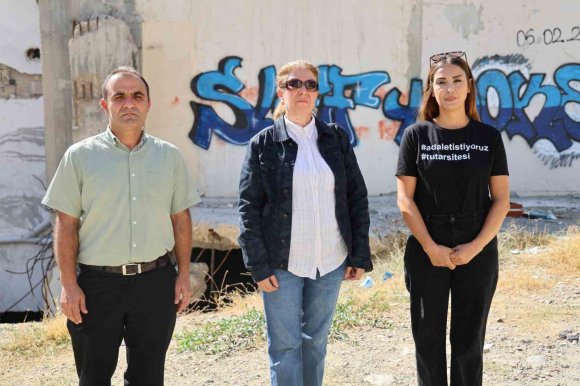 63 KİŞİNİN ÖLDÜĞÜ APARTMANIN DAVASINDA AİLELER, KARAR DURUŞMASI ÖNCESİ ENKAZ ALANINDA TOPLANDI