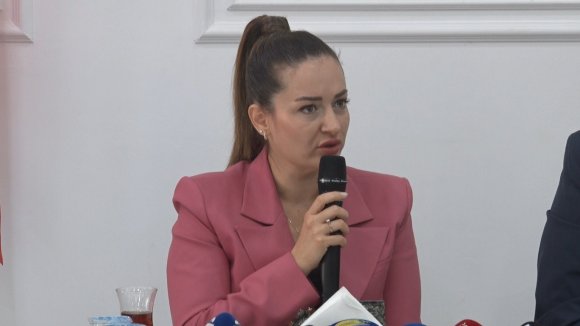 ANTALYA BÜYÜKŞEHİR BELEDİYE BAŞKANVEKİLİ ÖZDEMİR: "MUHİTTİN BAŞKAN GÜNDEN GÜNE KİLO VERİYOR, BAĞIŞIKLIĞI DÜŞÜYOR"