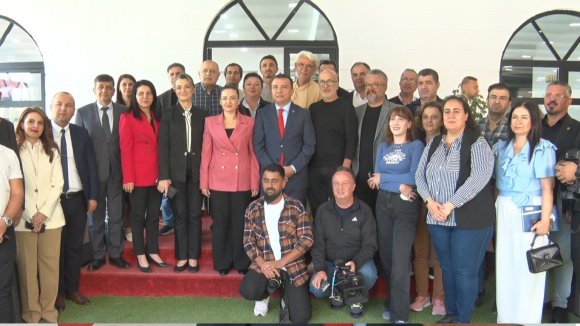 ANTALYA BÜYÜKŞEHİR BELEDİYE BAŞKANVEKİLİ ÖZDEMİR: "MUHİTTİN BAŞKAN GÜNDEN GÜNE KİLO VERİYOR, BAĞIŞIKLIĞI DÜŞÜYOR"
