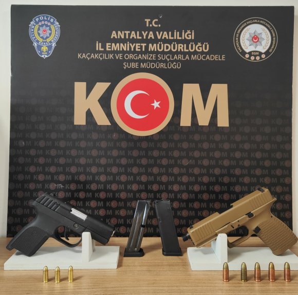 ANTALYA’DA İŞ YERİ KURŞUNLAYAN VE HARAÇ İSTEYEN 5 ŞÜPHELİ TUTUKLANDI