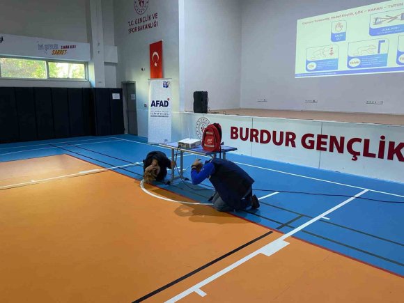 BURDUR’DA AFETE KARŞI EĞİTİMLER DEVAM EDİYOR