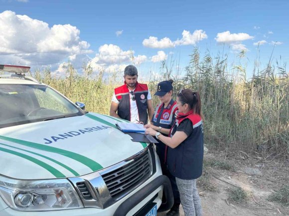 GÖKSU DELTASI’NDA MAVİ YENGEÇ AVCILARI YAKALANDI