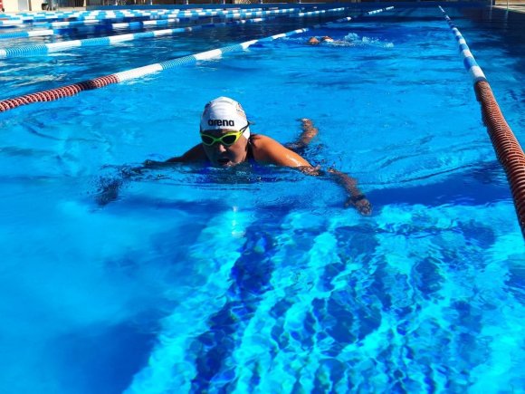 MANŞ’I YÜZEN İLK TÜRK KADIN, KOCASINI DA 60 YAŞINDA YÜZÜCÜ YAPTI