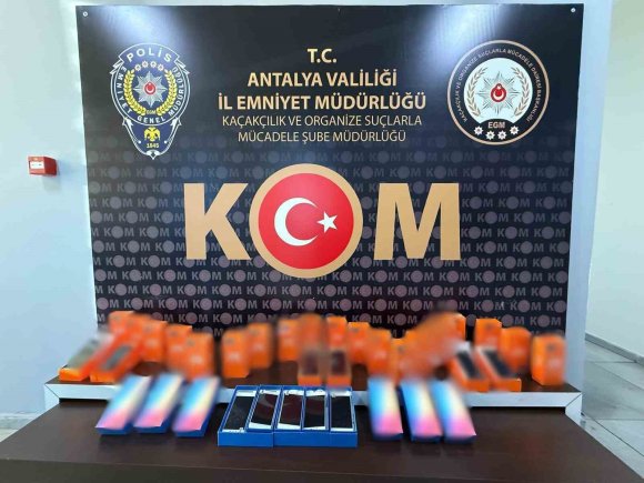 ANTALYA’DA ÇOK SAYIDA KAÇAK ÜRÜN ELE GEÇİRİLDİ