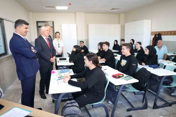 BAŞKAN VEKİLİ ŞENER: "EĞİTİM, GELECEĞİMİZİN EN ÖNEMLİ YATIRIMIDIR"