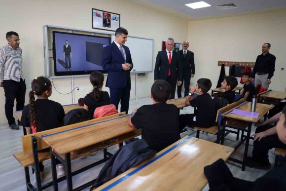 BAŞKAN VEKİLİ ŞENER: "EĞİTİM, GELECEĞİMİZİN EN ÖNEMLİ YATIRIMIDIR"