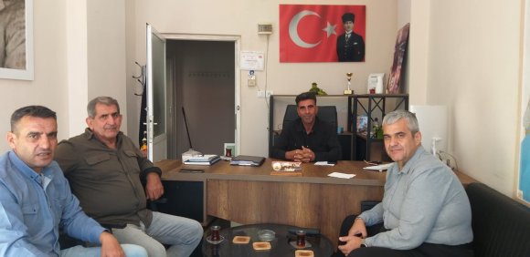 AKDENİZ’DE MUHTARLIK İŞLERİ MÜDÜRLÜĞÜ, MAHALLELERİN SORUNLARINI SAHADA DİNLİYOR