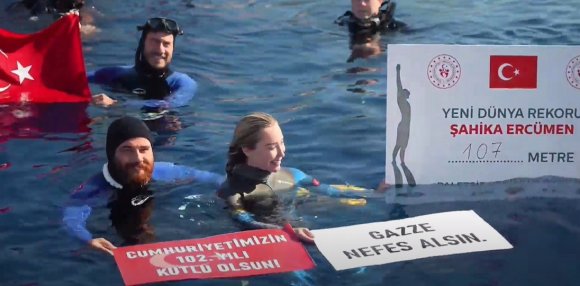 ŞAHİKA ERCÜMEN ’CUMHURİYET’ VE ’GAZZE’ İÇİN DÜNYA REKORU KIRDI