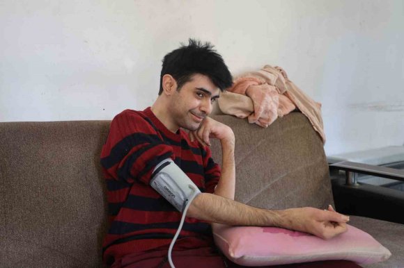 3 YIL SONRA DUŞ ALIP, TIRAŞ OLAN BARIŞ’IN ANNESİ, EVLADININ YUVA KURMASI HAYALİYLE YAŞIYOR