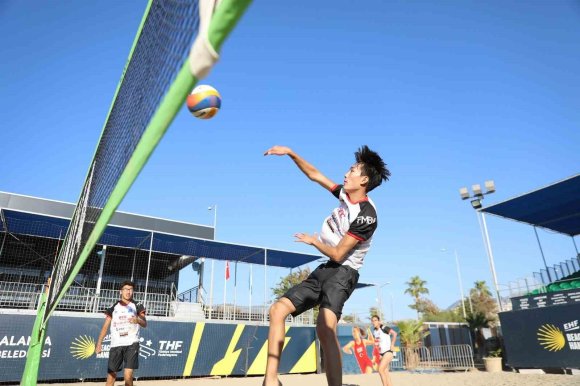 MOĞOLİSTAN U16 PLAJ VOLEYBOLU MİLLİ TAKIMI ALANYA’DA KAMPA GİRDİ