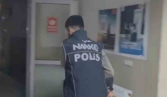 HATAY’DA UYUŞTURUCU SATICISI TUTUKLANDI