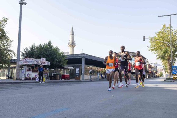 ULUSLARARASI TARSUS YARI MARATONU’NDA TÜRK SPORCULAR DAMGA VURDU