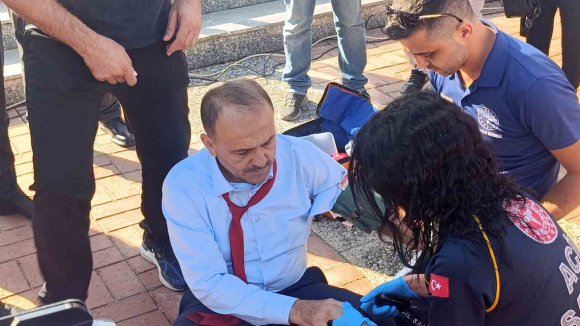 MUHTARLAR GÜNÜ’NDE KÜRSÜDE KONUŞAN MUHTAR BAYGINLIK GEÇİRDİ