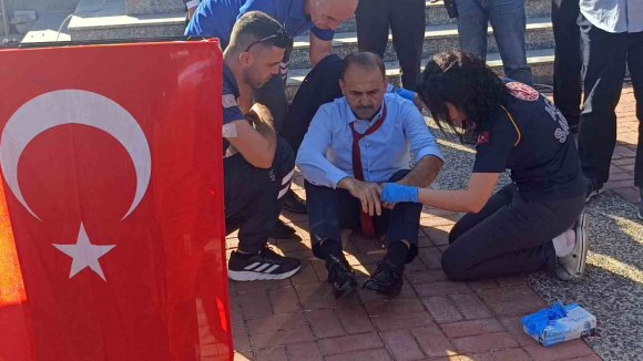MUHTARLAR GÜNÜ’NDE KÜRSÜDE KONUŞAN MUHTAR BAYGINLIK GEÇİRDİ