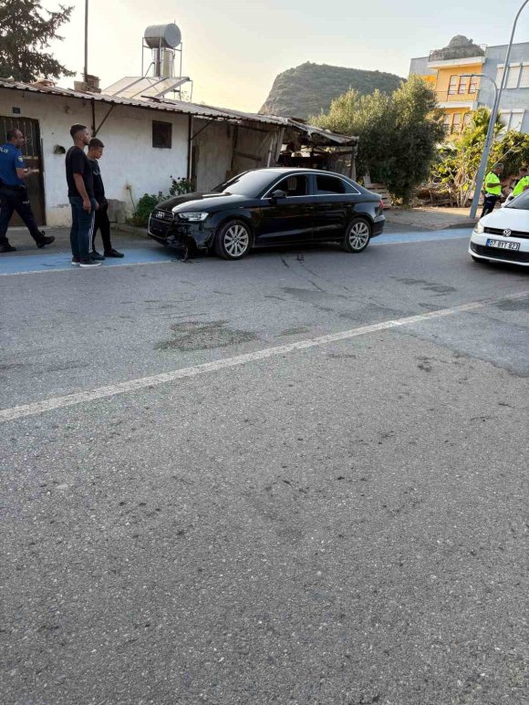 GAZİPAŞA’DA MOTOSİKLETLE OTOMOBİL ÇARPIŞTI: 1 YARALI