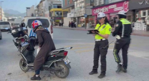HATAY’DA MOTOSİKLET SÜRÜCÜLERİ DENETLENDİ