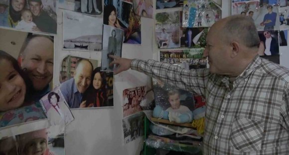 DOĞDUĞU 7 BİN NÜFUSLU KASABANIN NEREDEYSE TÜM SAKİNLERİNİN FOTOĞRAFLARINI ÇEKİP ARŞİVLEDİ