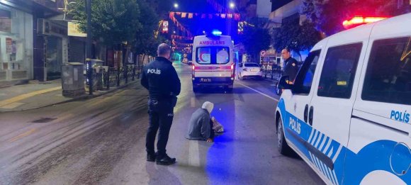 YAŞLI KADINA OTOMOBİLLE ÇARPIP OLAY YERİNDEN KAÇAN SÜRÜCÜ KAYIPLARA KARIŞTI