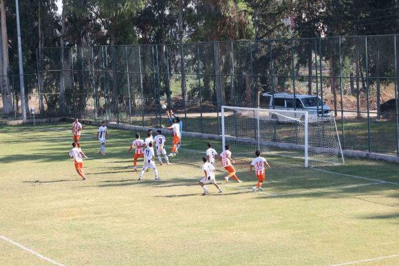 AKDENİZ BELEDİYE SPOR YİNE KAZANDI
