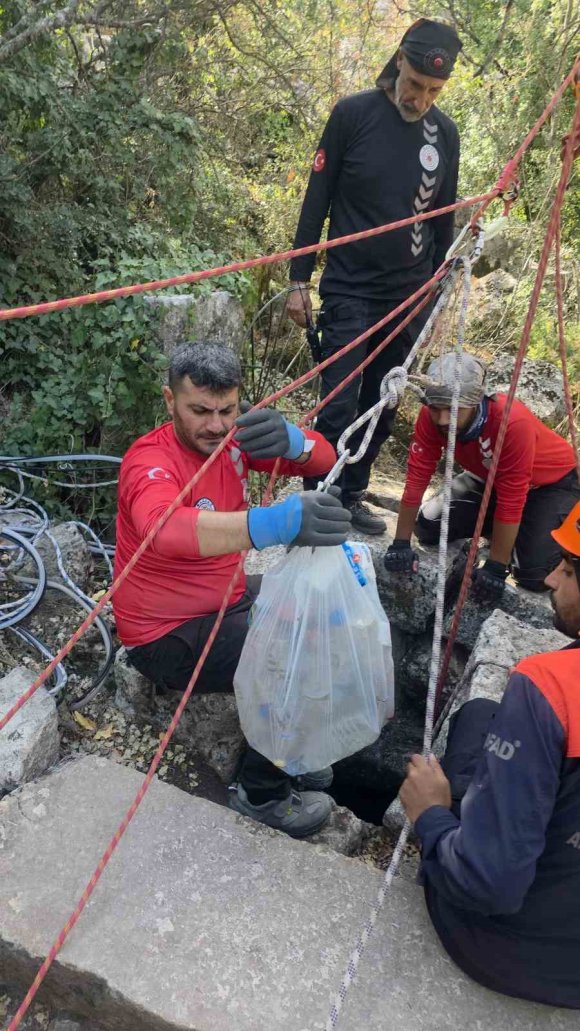 ANTALYA’DA SU KUYUSU VE SARNIÇLARDA ÇÖP TOPLADILAR