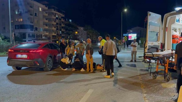 GAZİPAŞA’DA OTOMOBİL İLE MOTOSİKLET ÇARPIŞTI: 1 YARALI
