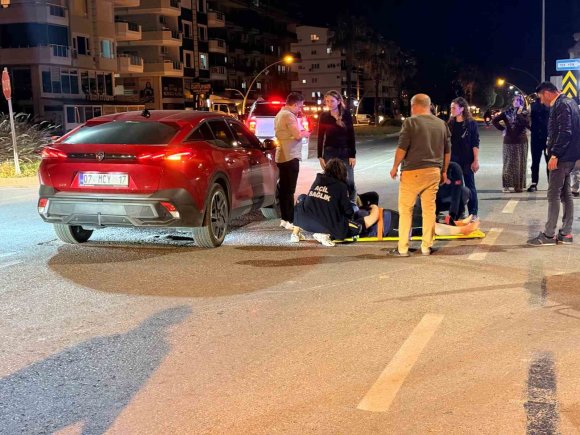 GAZİPAŞA’DA OTOMOBİL İLE MOTOSİKLET ÇARPIŞTI: 1 YARALI