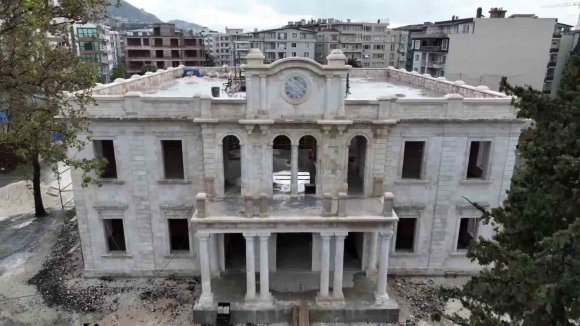 HATAY’DA TARİHİ VALİLİK BİNASINDA RESTARASYON ÇALIŞMALARI SÜRÜYOR