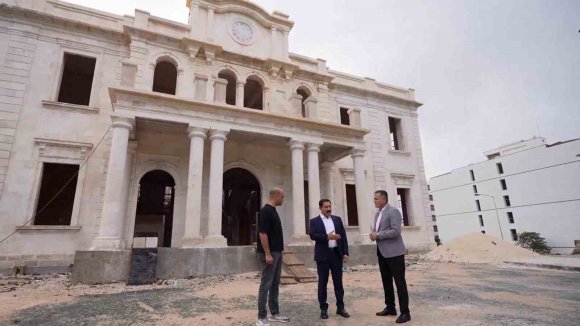HATAY’DA TARİHİ VALİLİK BİNASINDA RESTARASYON ÇALIŞMALARI SÜRÜYOR