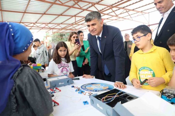 BAŞKAN VEKİLİ ŞENER, ‘CODEWEEK KODLAMA ŞENLİĞİ’NDE ÖĞRENCİLERLE BULUŞTU