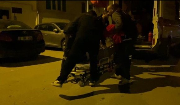 EVLERİNDEKİ ASMA TAVAN ÜZERLERİNE ÇÖKTÜ, DEPREM OLUYOR SANDILAR :1 YARALI