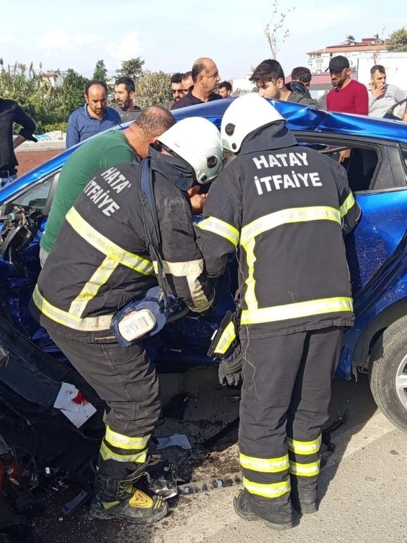 SAMANDAĞ’DA TRAFİK KAZASI: 5 YARALI