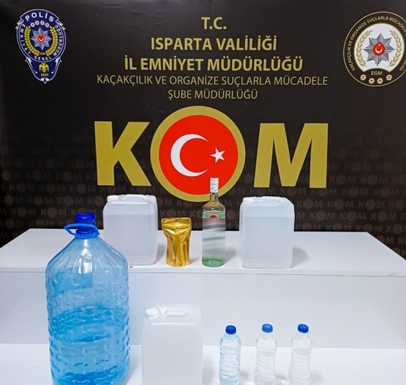 ISPARTA’DA 54 LİTRE KAÇAK VE EL YAPIMI ALKOL ELE GEÇİRİLDİ