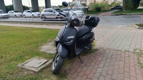 MANAVGAT’TA DEVRİLEN MOTOSİKLETİN SÜRÜCÜSÜ YARALANDI